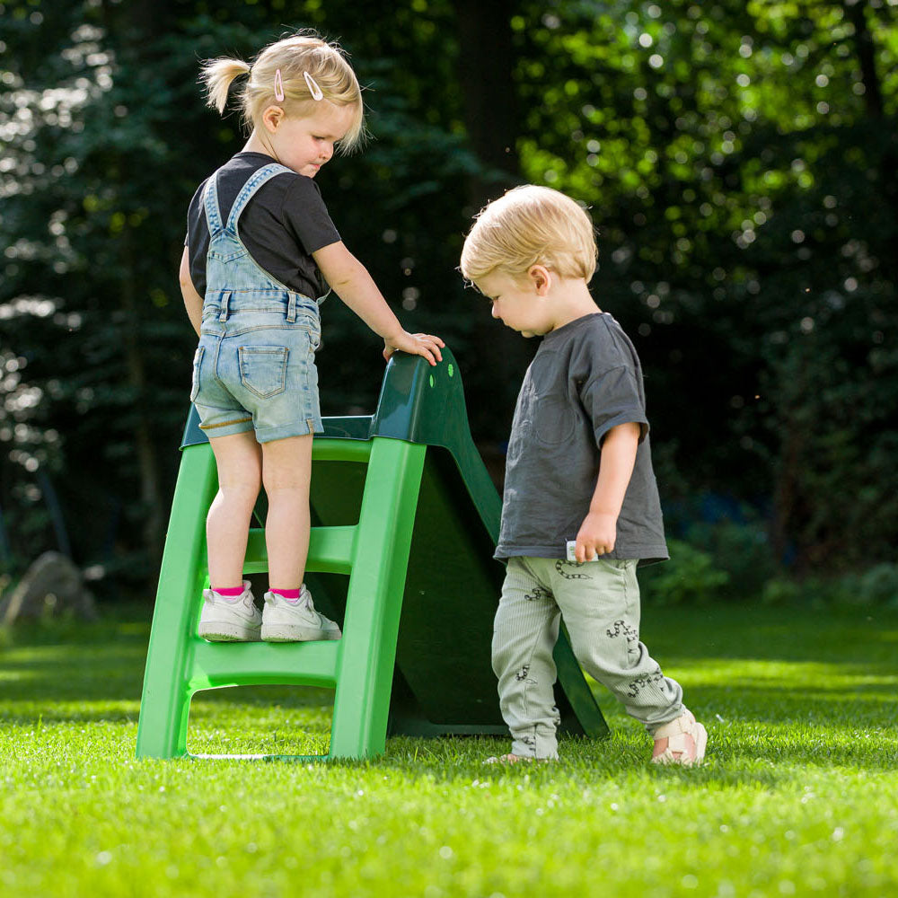 Swinging slide with stairs green