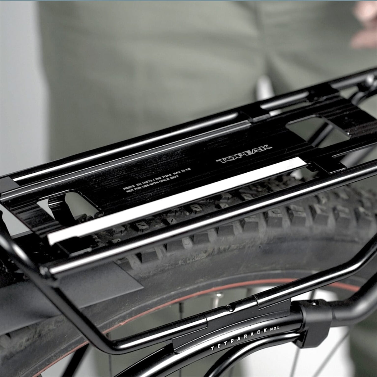 TOPEAK Fender behind Tetrarack Fender M2