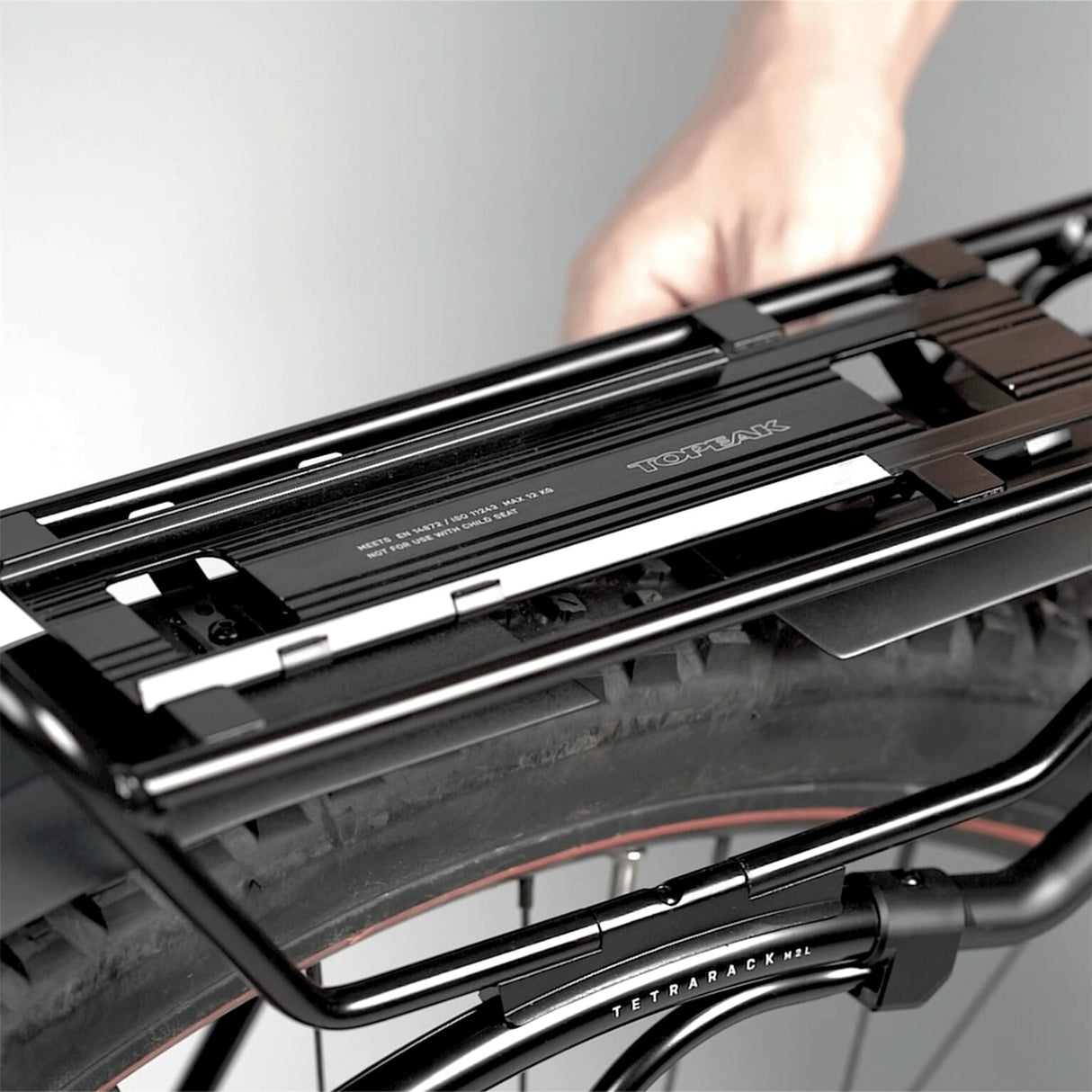 TOPEAK Fender behind Tetrarack Fender M2