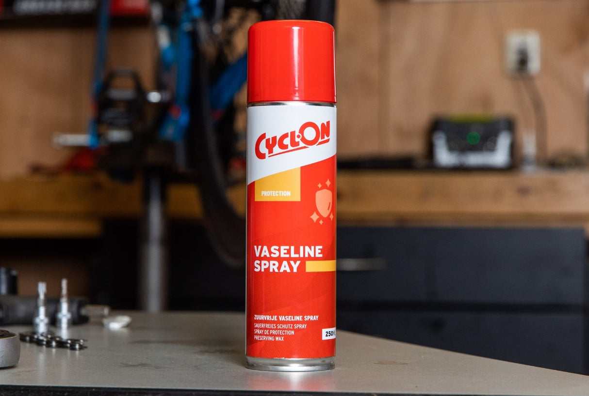 Vazelinsko razpršilo ciklon 250ml