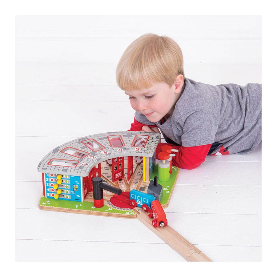 Bigjigs Wood Rails - Luxury Remise for 5 tog