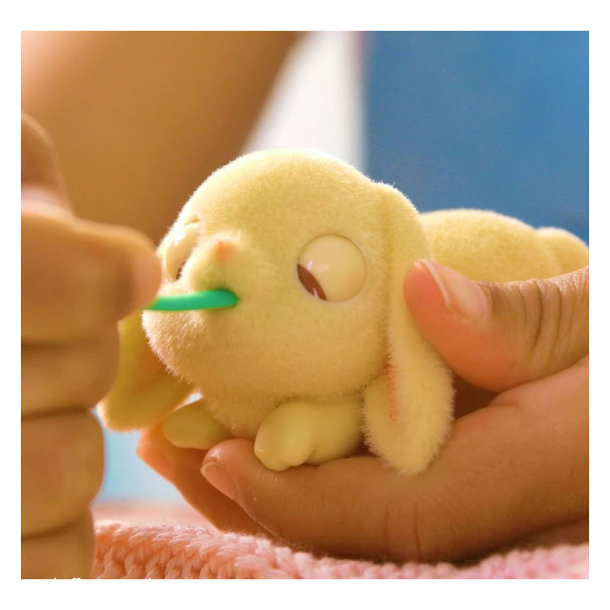 Moose Toys Mini Mama překvapení Mini králík Rose Little Live PE