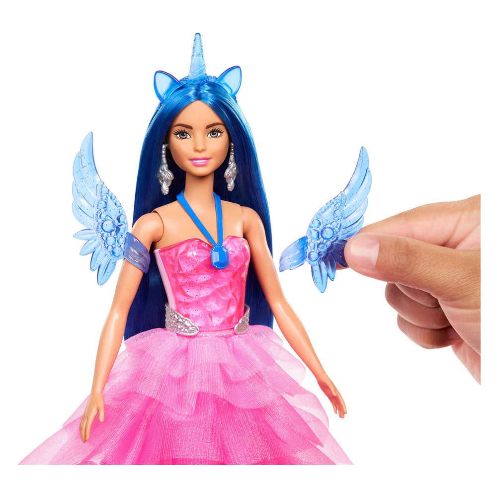 Panenka Mattel Unicorn s modrými vlasy, růžovými šaty a alicorn