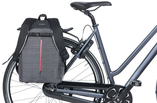Basil B -Safe -pendler Nordlicht - Compact Bicycle -rygsæk til elektrisk cykel - 13L - Sort