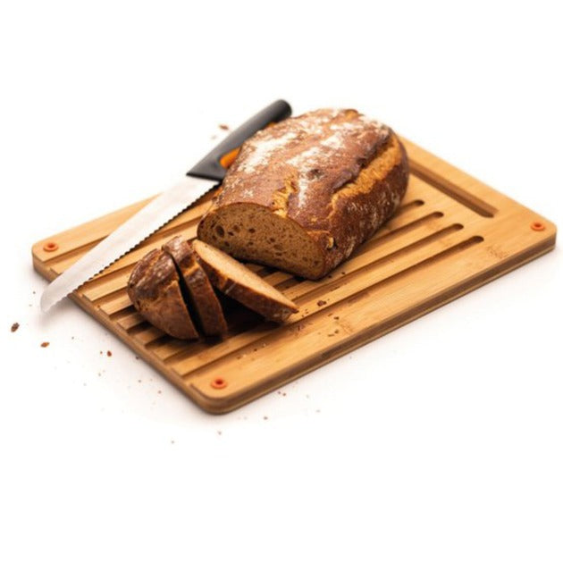 Fiskars Formal Forma Conjunto de pan de pan de bambú y cuchillo