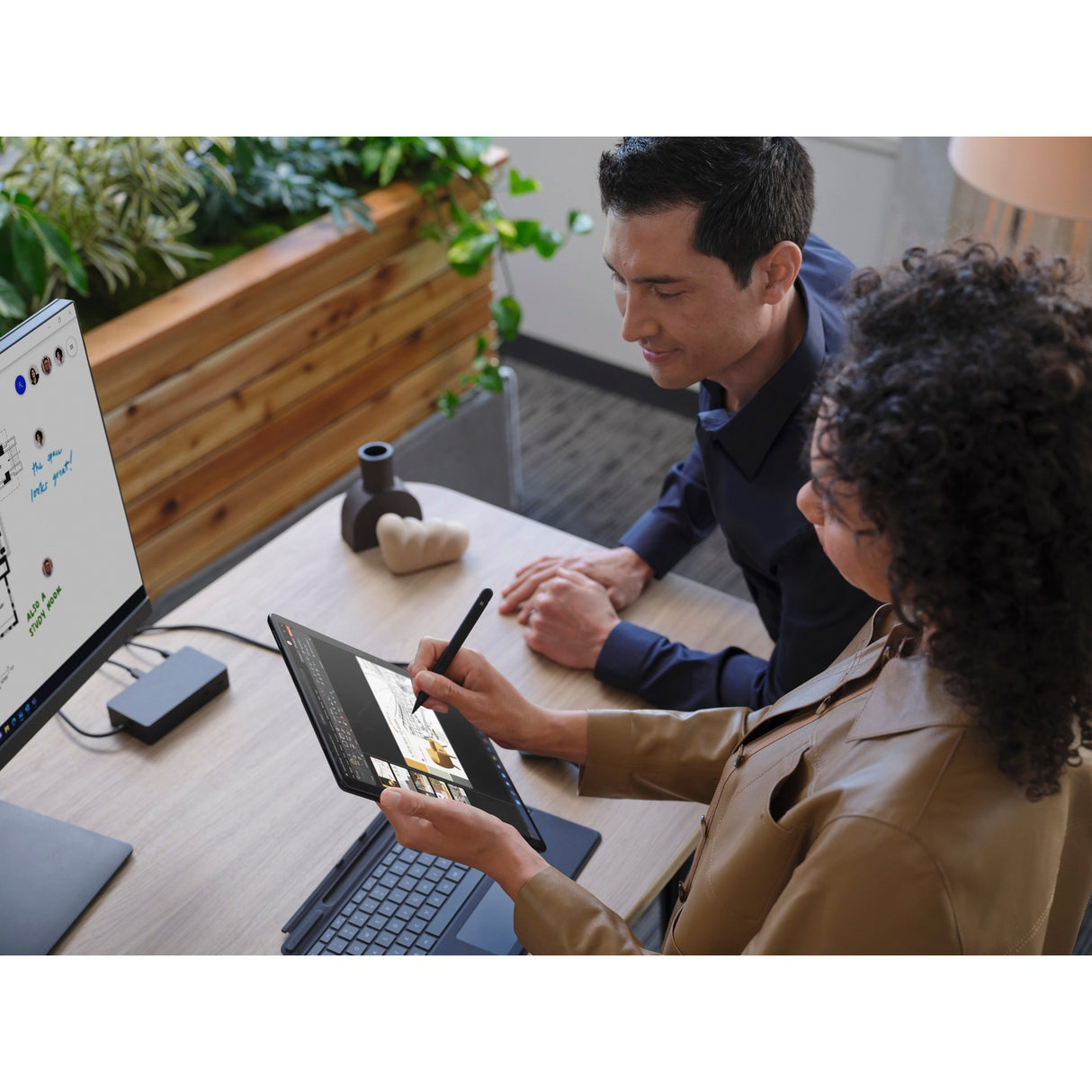 Teclado de firma de Microsoft Surface con huellas dactilares
