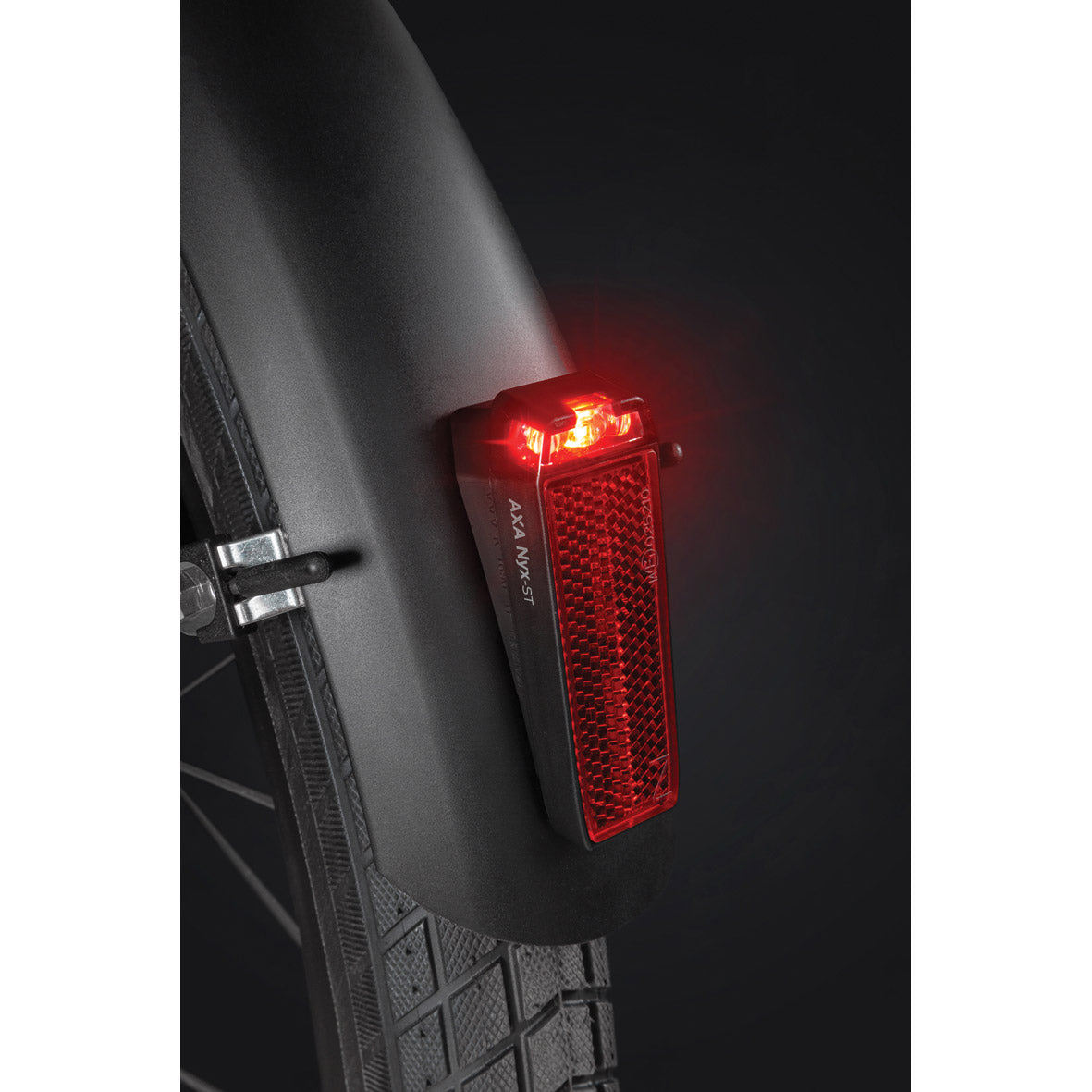 Splashing Light Axa Nyx Dynamo