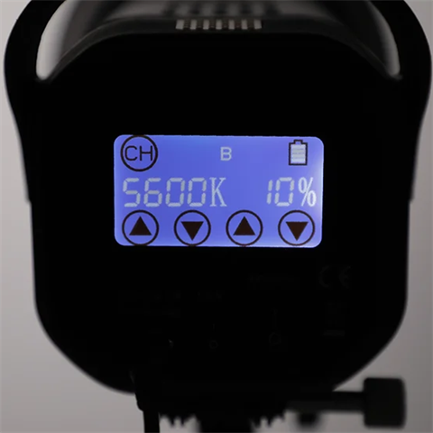 Falcon Eyes Bicolor LED LED DIMMABLE BL-10TD en la demostración de la batería