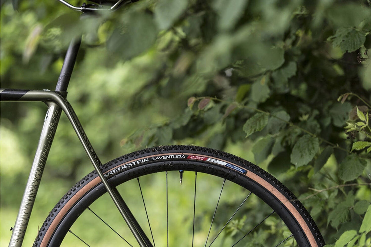 Vredestein Tire Aventura Seta 700 X 38C Sort fold