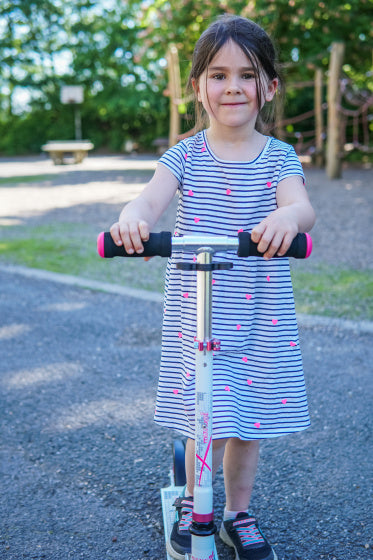 Muuwmi 2-hjulet KinderStep sammenleggbar fotbrems hvit rosa
